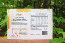 Load image into Gallery viewer, Assorted Maple Flavoured Candies &amp; Lollipop Gift Box / Assortiment de bonbons et sucettes à saveur d&#39;érable